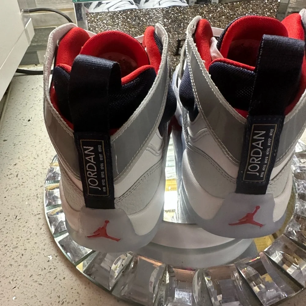 Brand new kids size 7youth Jordan sneakers - Picture 5 of 5